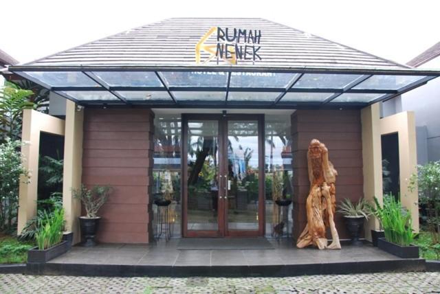 بادانج Rumah Nenek Hotel And Restaurant المظهر الخارجي الصورة