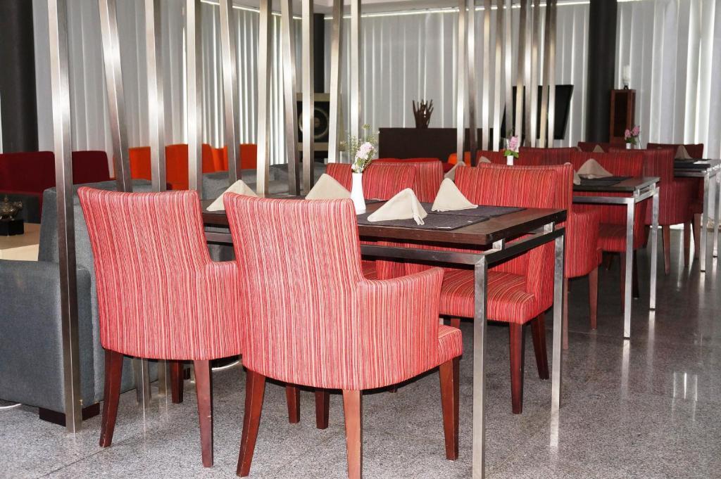 بادانج Rumah Nenek Hotel And Restaurant المظهر الخارجي الصورة