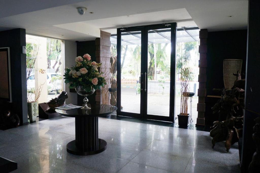 بادانج Rumah Nenek Hotel And Restaurant المظهر الخارجي الصورة