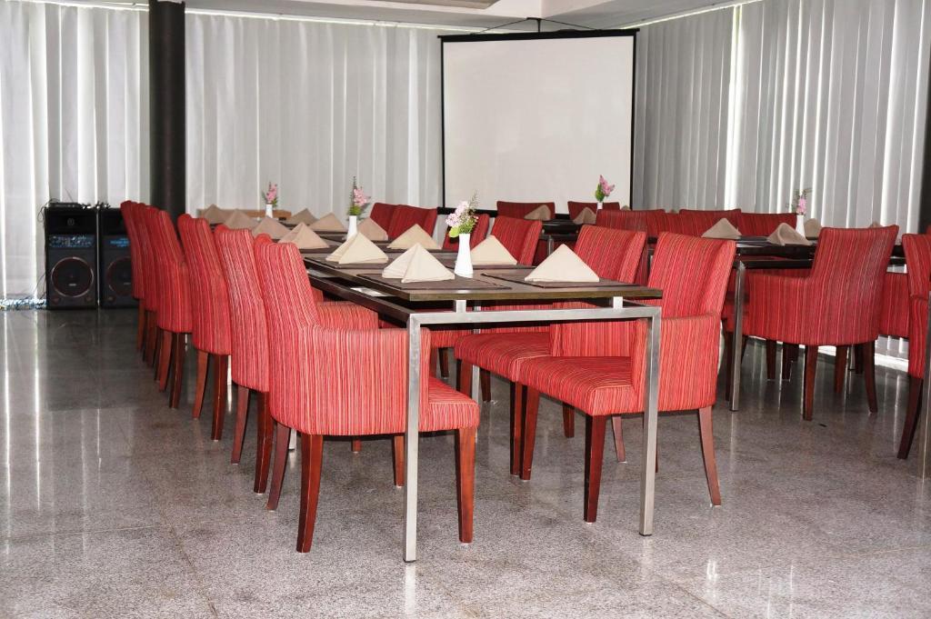 بادانج Rumah Nenek Hotel And Restaurant المظهر الخارجي الصورة
