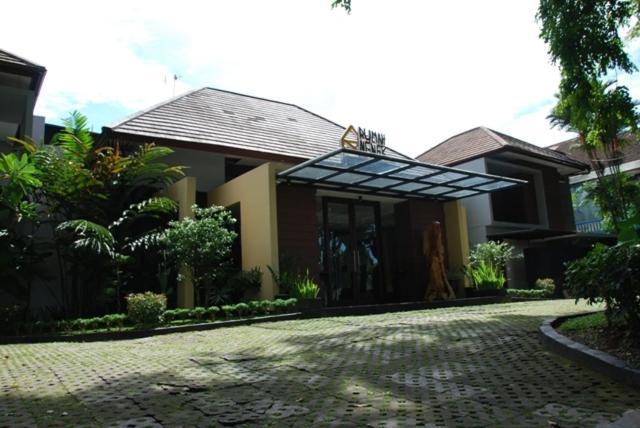 بادانج Rumah Nenek Hotel And Restaurant المظهر الخارجي الصورة